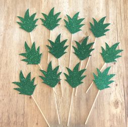 Pineapple cupcake toppers