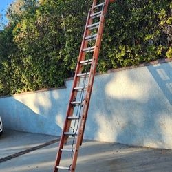 24 ft Louisville extention ladder 300lb rated 
