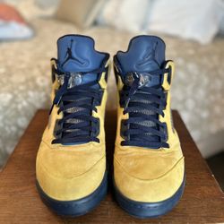 Air Jordan 5 Retro SP "Michigan"