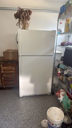 Whirlpool refrigerator with freezer