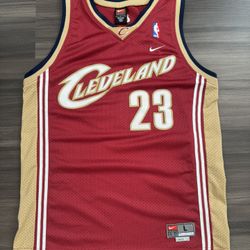 Vintage Nike Cleveland Cavaliers LeBron James #23 Jersey Stitched Youth Large