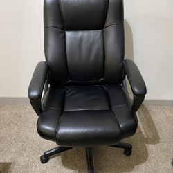 Realspace Hurston Bonded Leather High-Back Executive Computer Desk Chair in Black