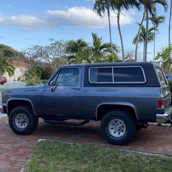 Chevy Blazer K5 1990. 4x4.   V-8. 350 Motor. Automatic Transmission. A/C. Power Windows. Good Condition. No Rust. Comes With Hard Top And Soft Top. 