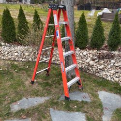 6 Foot Fiberglass Ladder – 300 Pounds Type IA