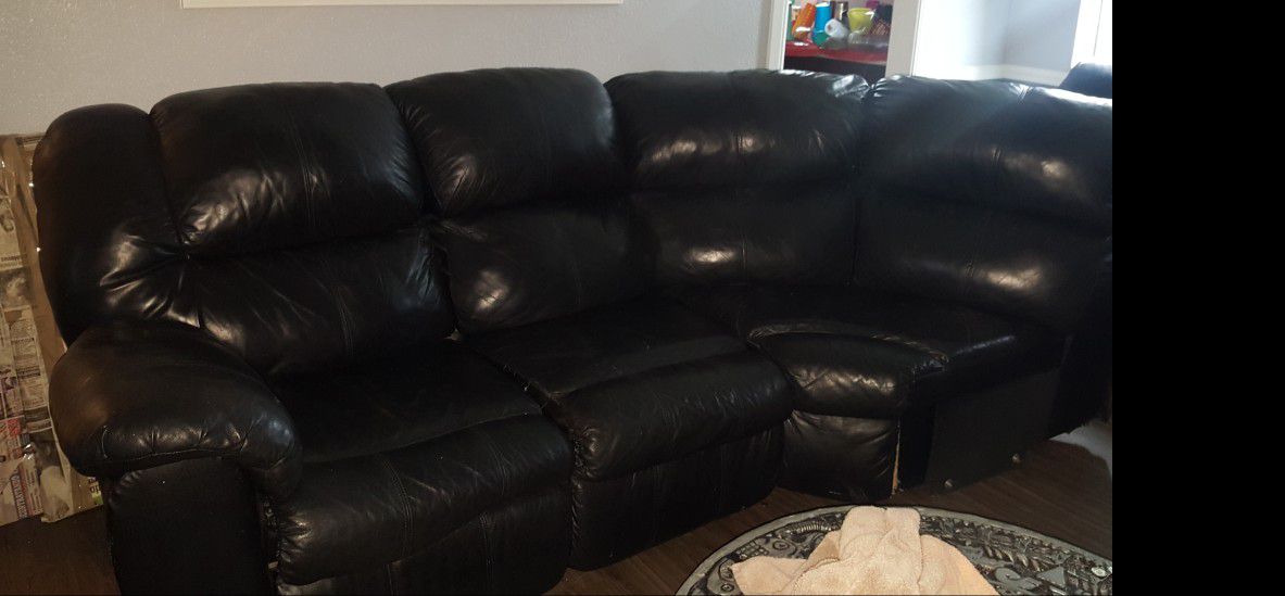 Sectional couch iits free
