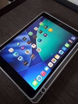 iPad 8th Gen WiFi + Case 🔥
Excellent Condition • Ready To Use • iPadOS 26.5