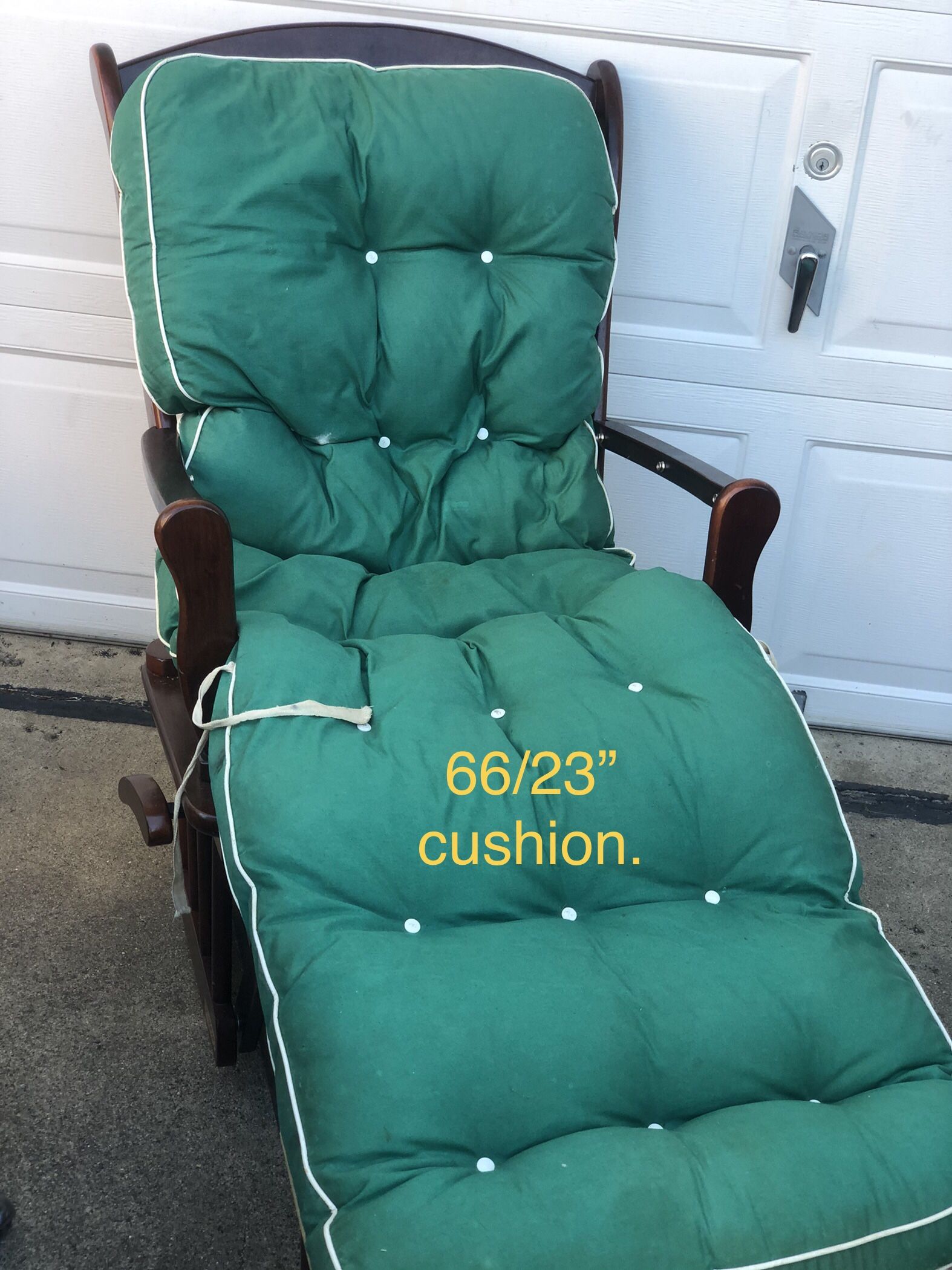 Real rocking chair with feet rest