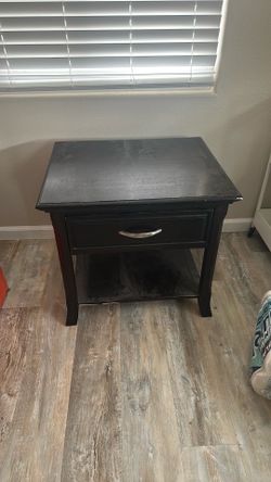 FREE CORNER TABLE - Black