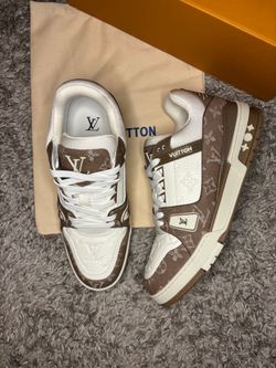 Shoe lv size 9