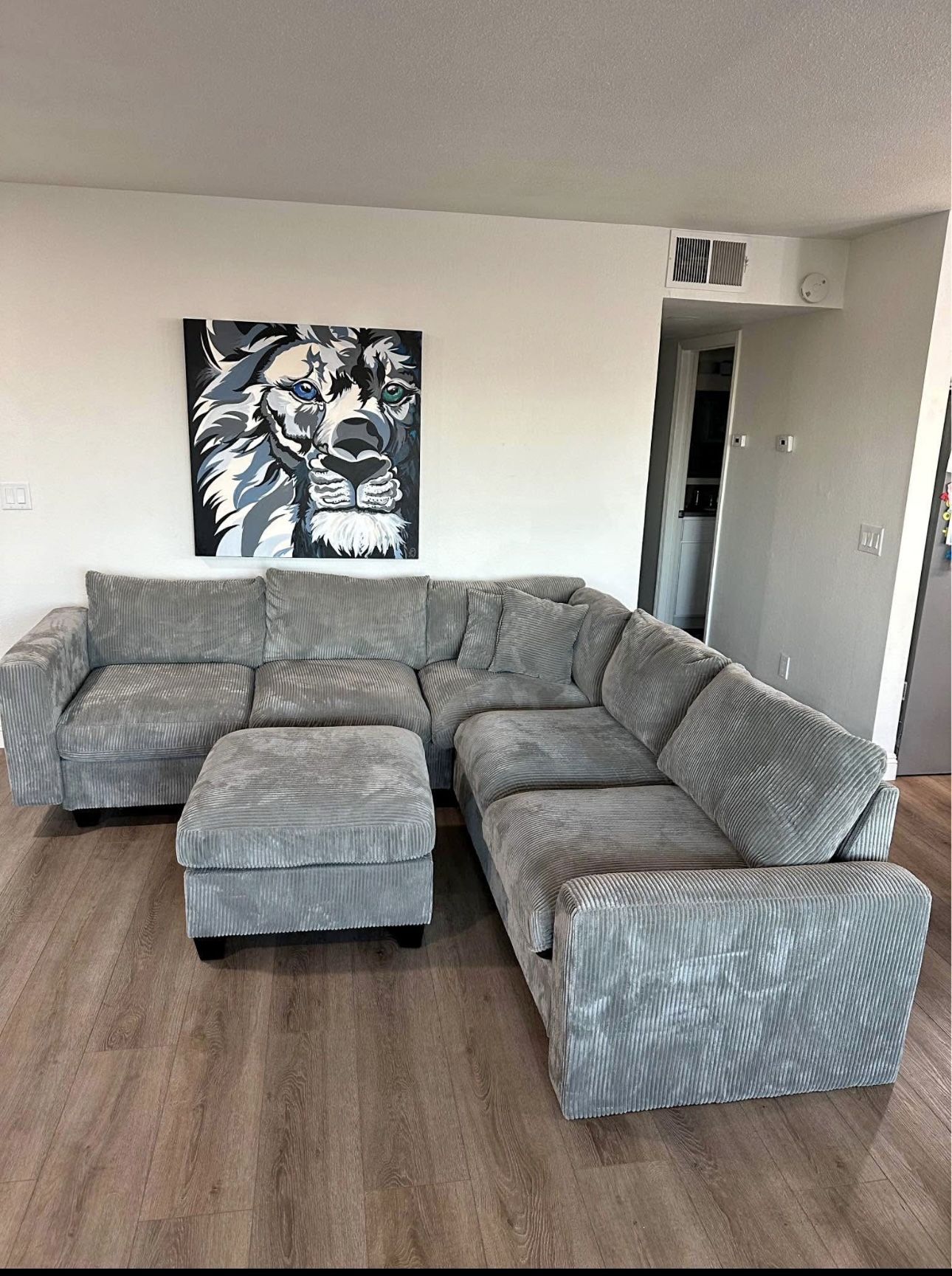 BRAND NEW GREY SECTIONAL SOFA COUCH WITH OTTOMAN 