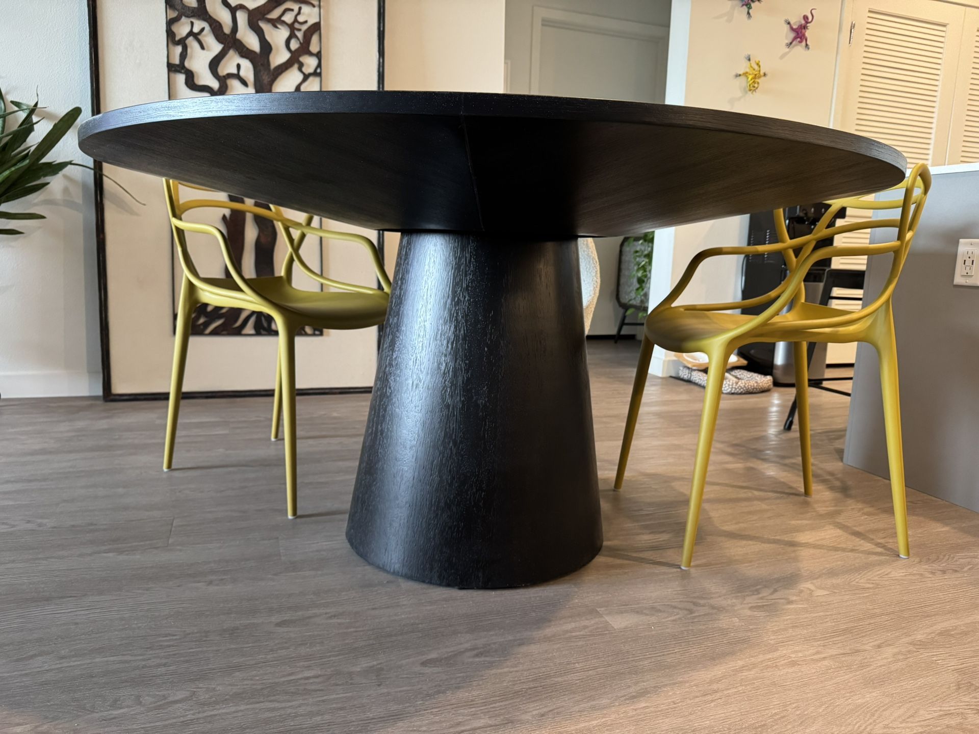 Round Pedestal Dining Table