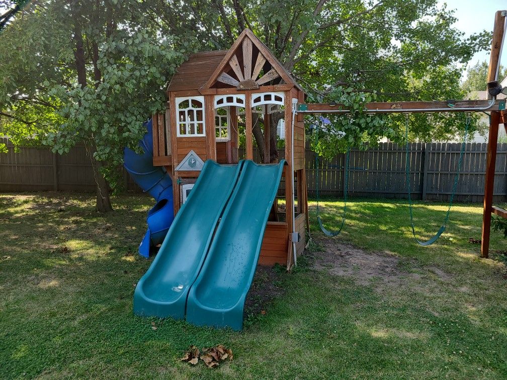 Cedar Summit Swing/play Set