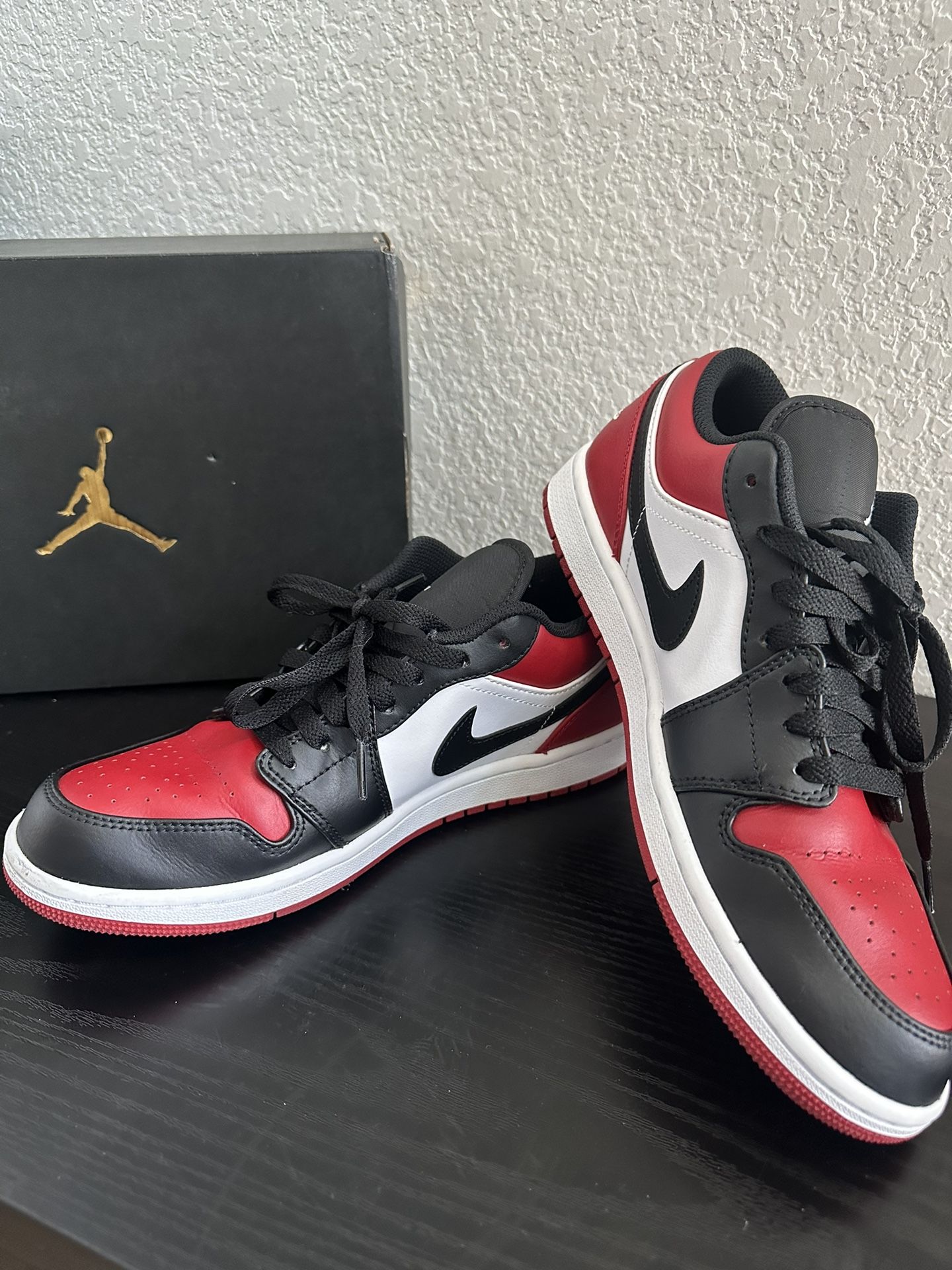 Nike Jordans - Mens 8.5 - Low - Red/white/black 