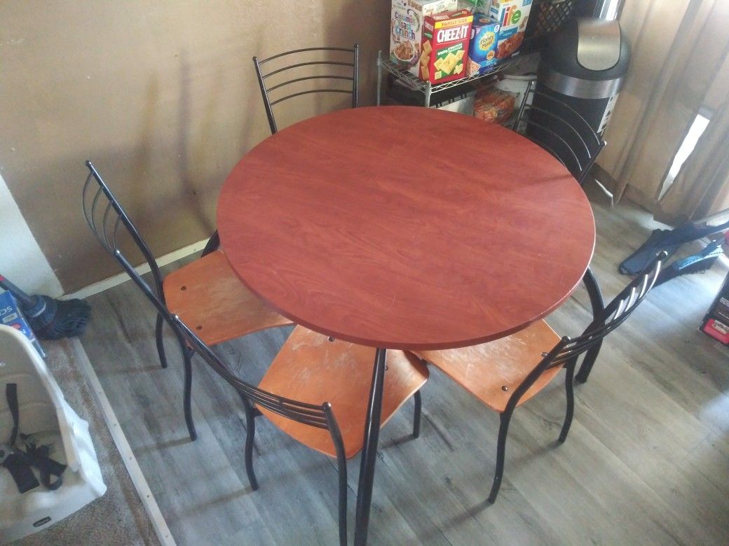 Kitchen table with 5 chairs