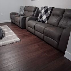 SOFA AND LOVESEAT/ USB POWER (4 )RECLINERS GRAY 