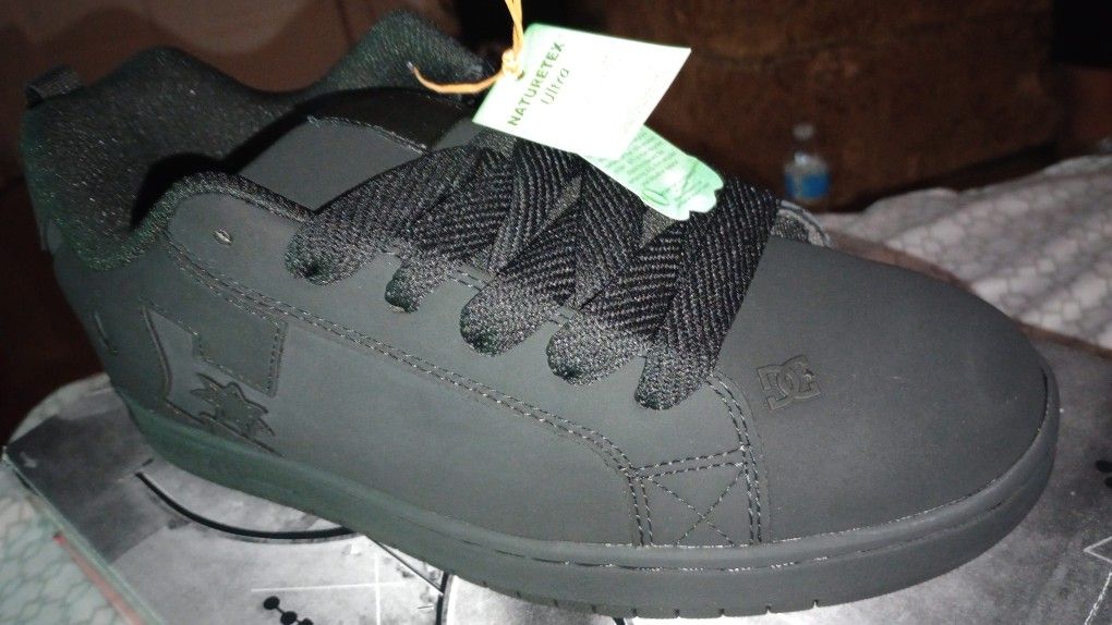 Brand New DC Shoes Size 8.5