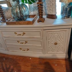 CUTE BUFFET OR TV STAND AT PICKY PINCHERS 801 TURNER ST CLEARWATER OPEN NOON TO 6 FREE DELIVERY