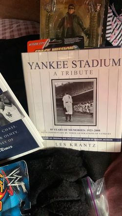 Yankee Stadium: A Tribute Book by Les Krantz