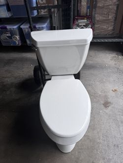 Kohler One Piece Elongated Toilet White No Stains Great condition $50