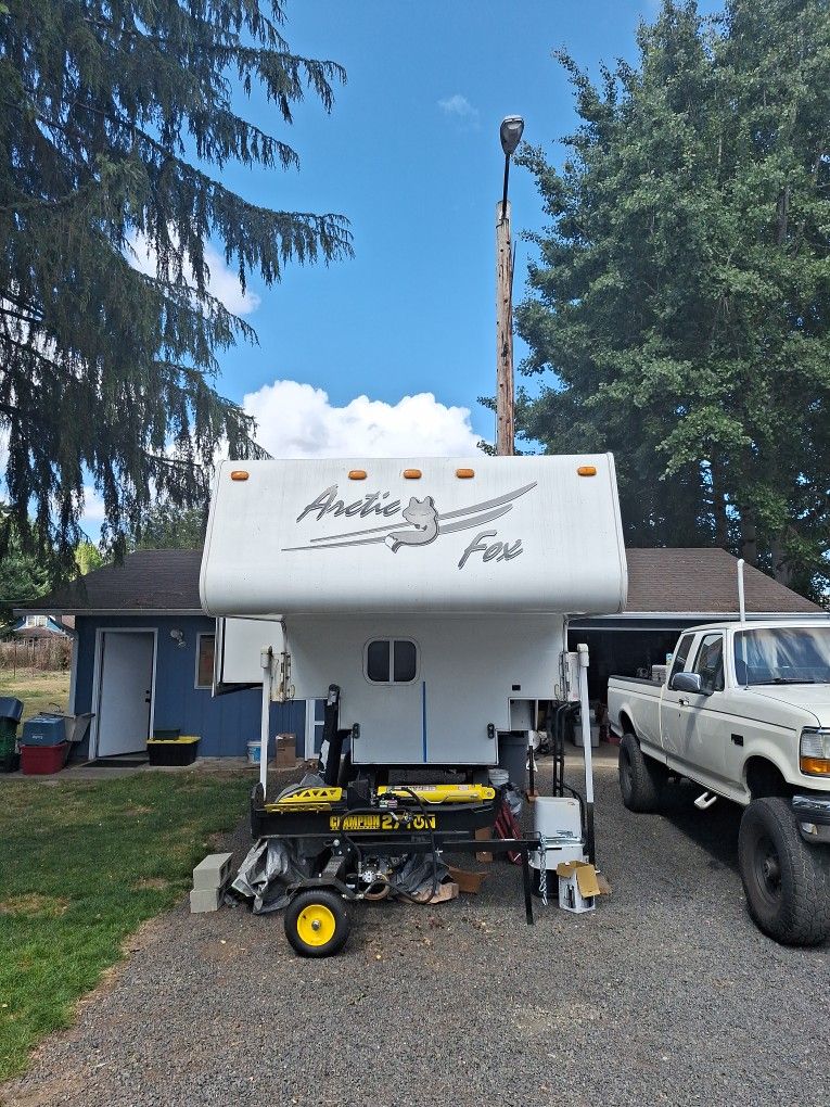 ARTIC FOX, Camper W/slide Out