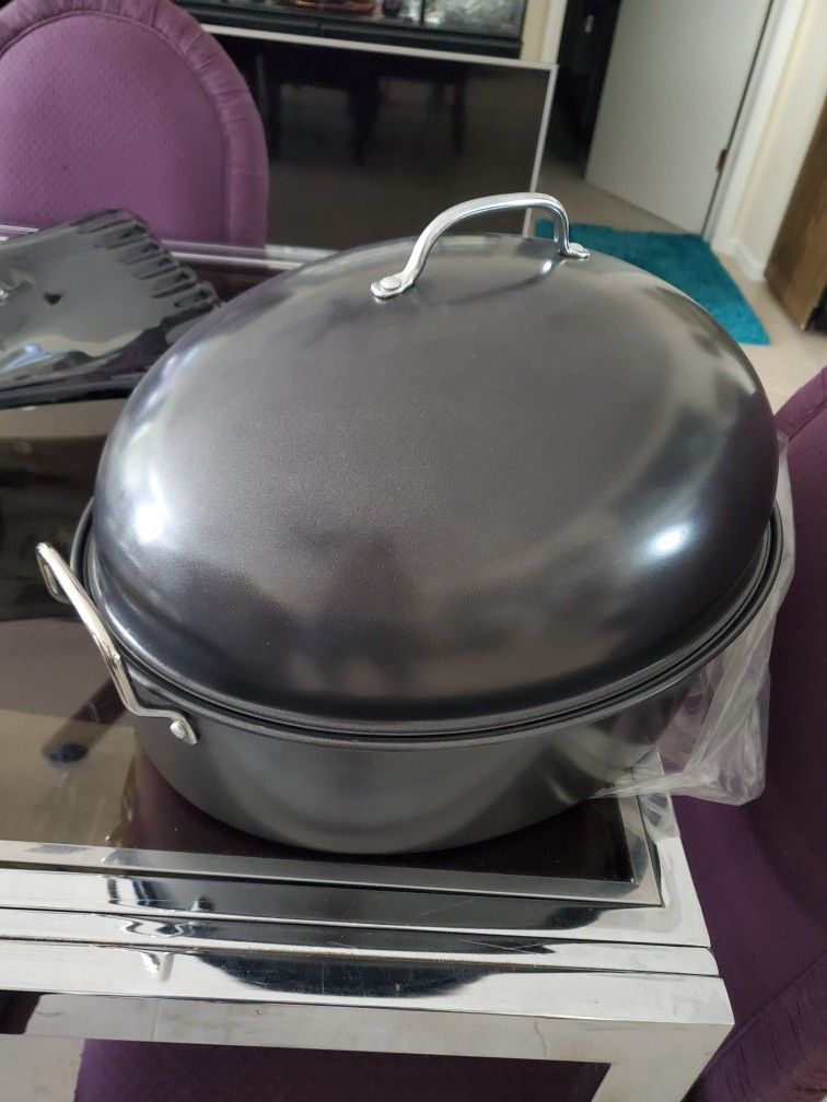 Oneida Large Covered Roaster With Cover Some Rust Spots On Inside Bottom As Is