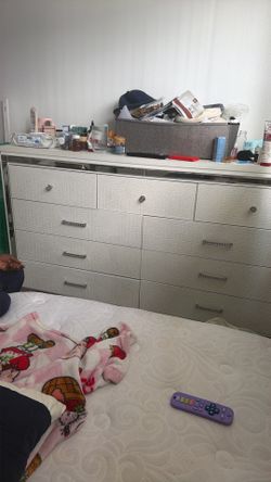 2 year old White reptile wood bed set
