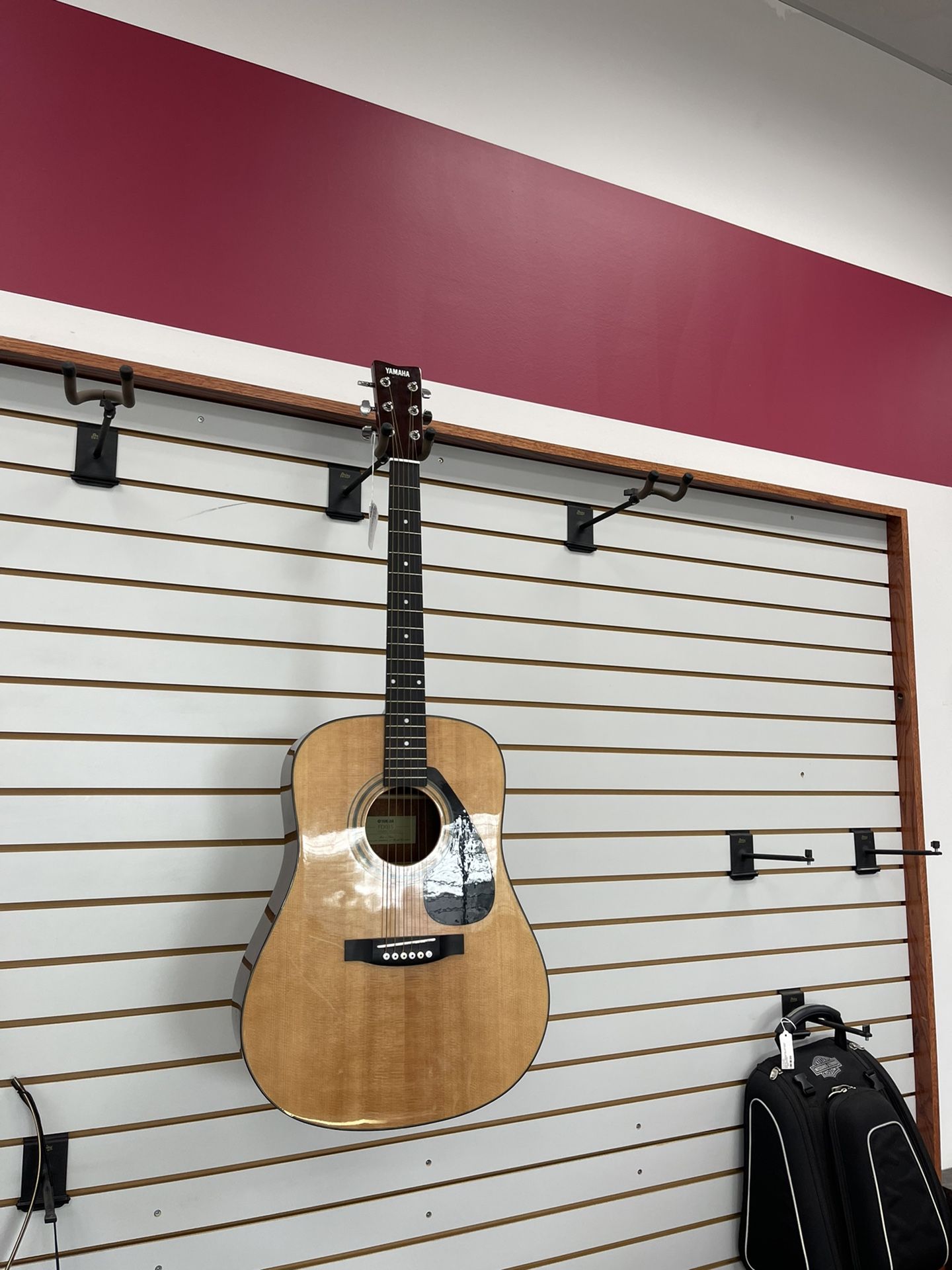 Yamaha Acoustic Guitar