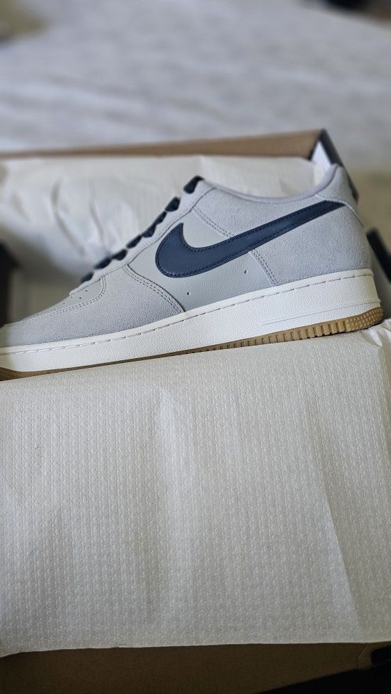 Nike Air Force 1 '07 LV8 – Light Smoke Grey/Navy – Size 11