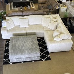 Lindyn Ivory 4pc Sectional