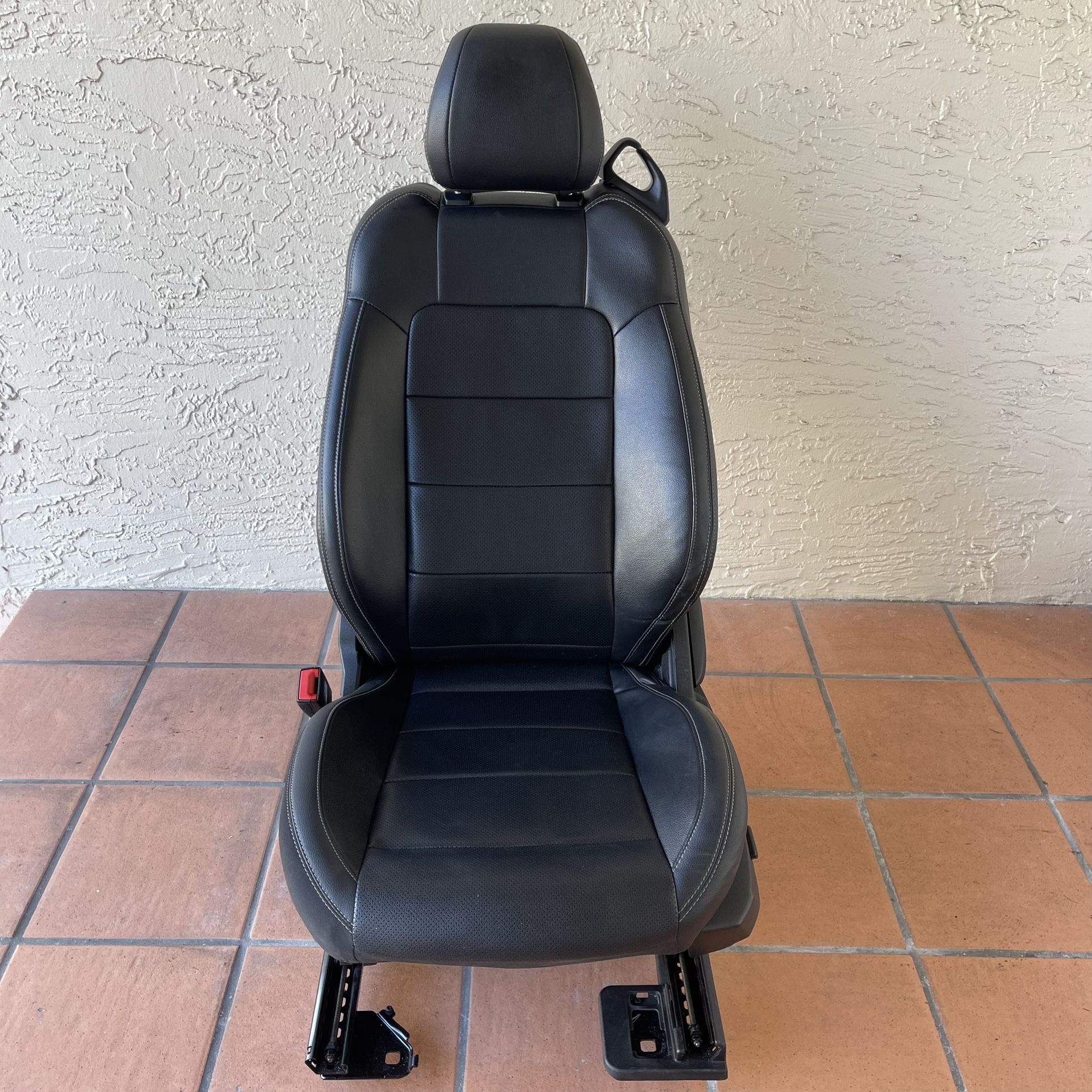 2022 Ford Mustang Driver Seat