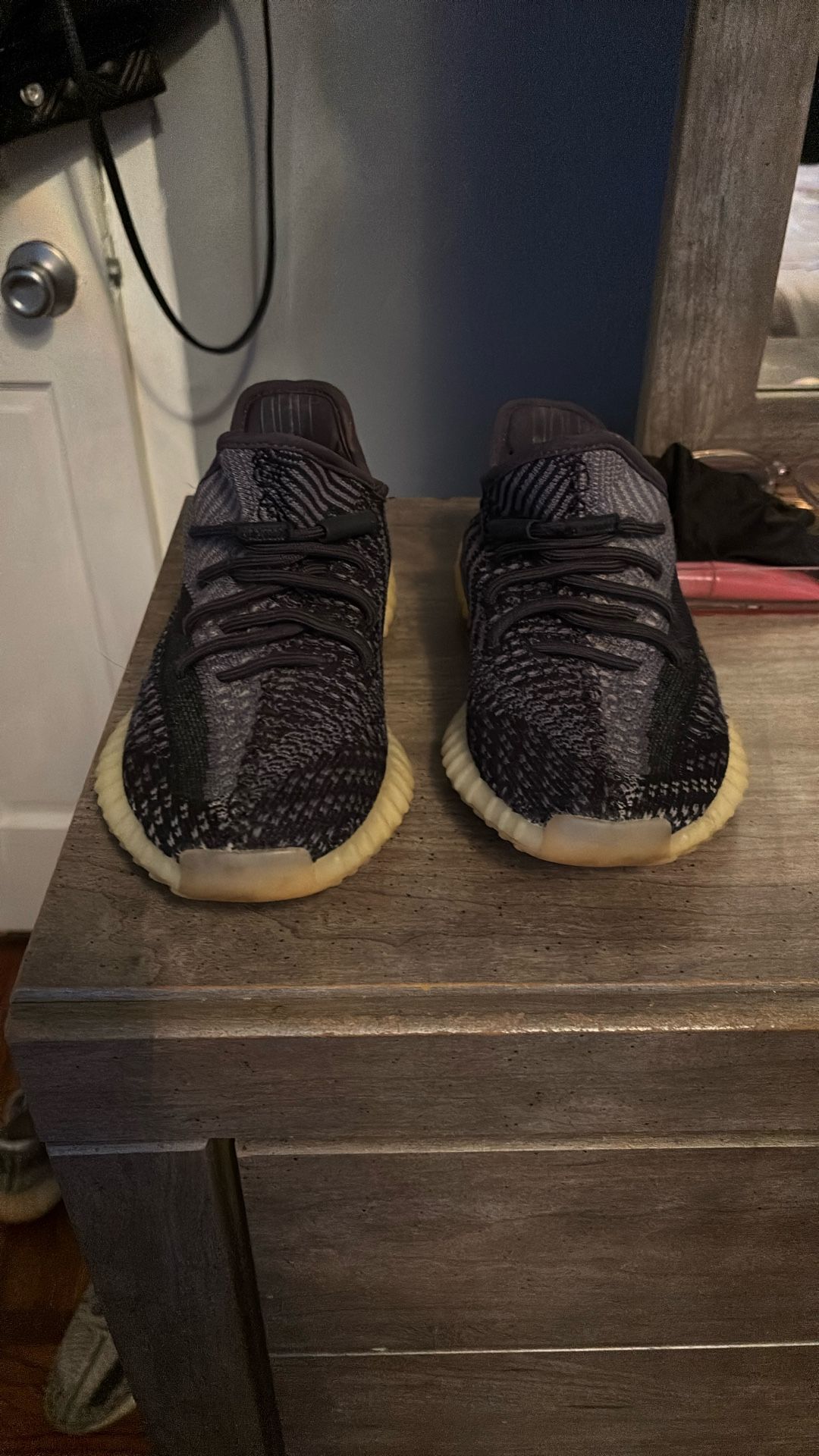 Girls Yeezy Size 5 1/2 