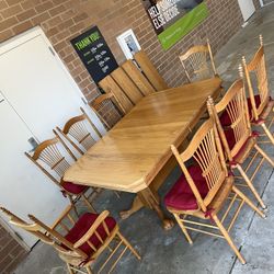 Dining Table w/8 Chairs and 4 Leaves