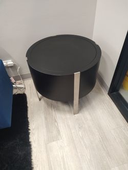 Round Display Table