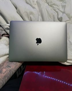 MACBOOK AIR