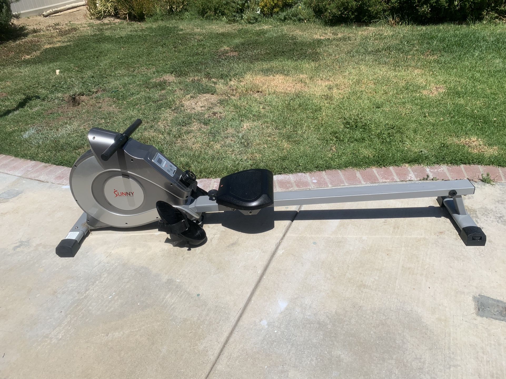 Sunny Fitness Rowing Machine