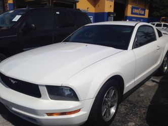 2005 Ford mustang deluxe