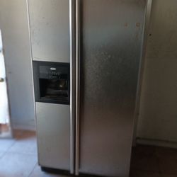 Refrigerator Whirlpool 69"T 35"W $200