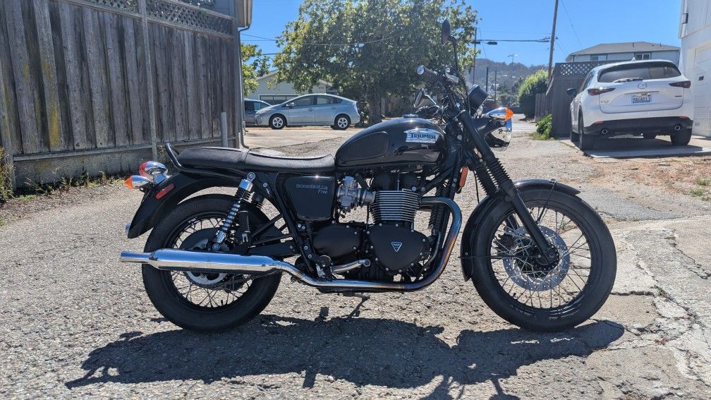 2016 TRIUMPH BONNEVILLE T100 Clean Title Motorcycle 4,080 Miles