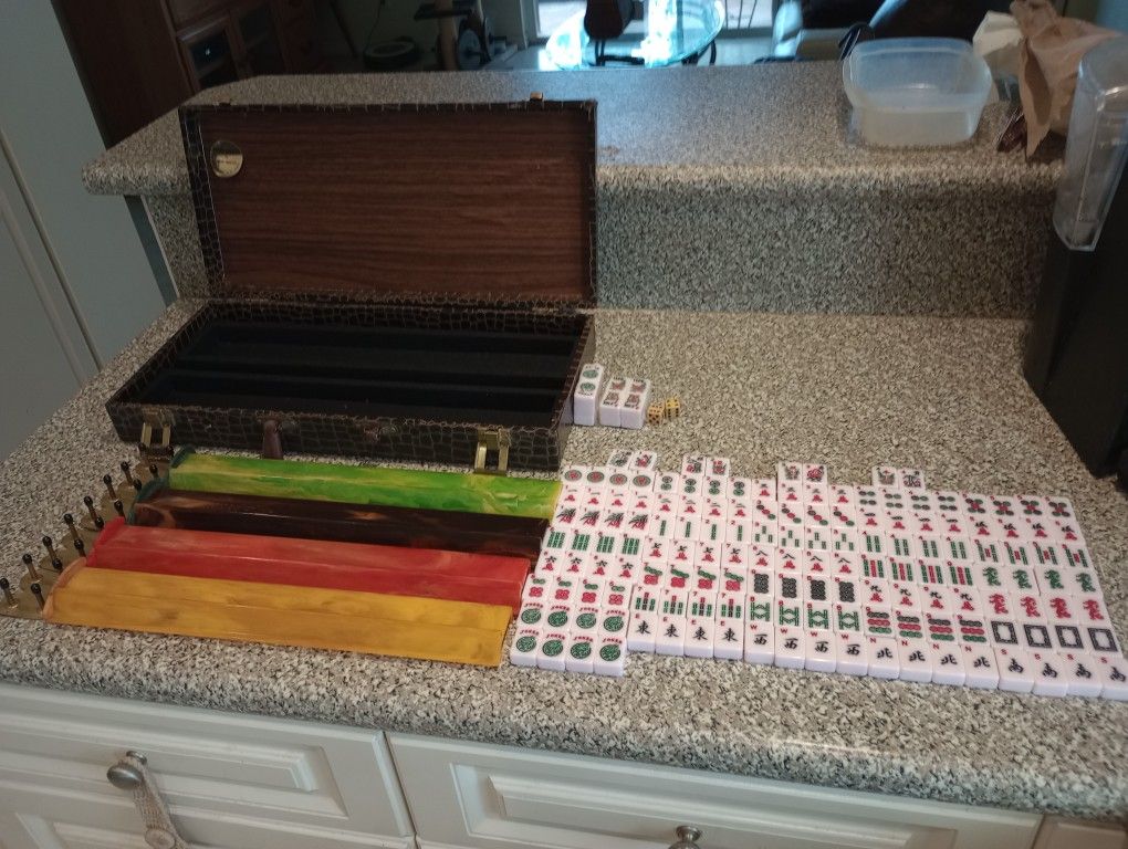 Vtg Cardinal Mah Jong Mahjong Game Set Catalin Bakelite Racks 166 Rare Pink Hue Tiles