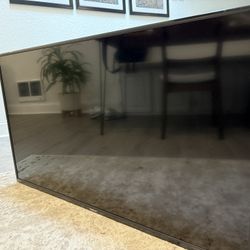 43” Toshiba 1080p TV with mount.