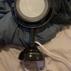 Revlon  Plug  in Light up Mirror
