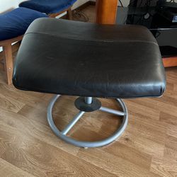 Black Foot Stool In Excellent Condition 