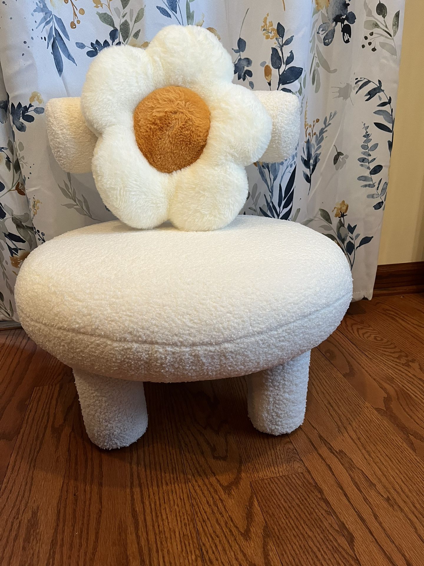 Kid’s Chair - Sherpa Stool With Flower Throw Pillow