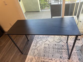 Black Computer Desk – Great Condition, Must Go Today!