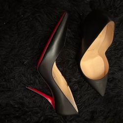 Christian Louboutin (Red bottom) 👠 