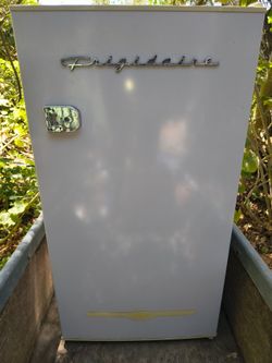 Frigidaire mini fridge