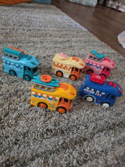 Pull back cars set