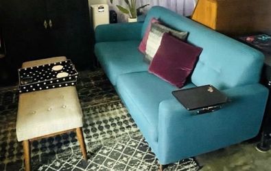 Living Spaces Allie Mid Century Modern Style Couch (Jade / Teal)