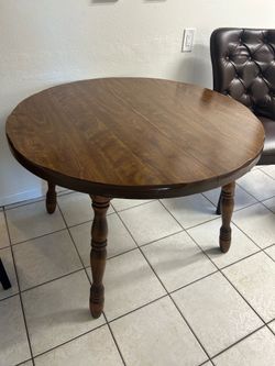 Dining table and leather chairs