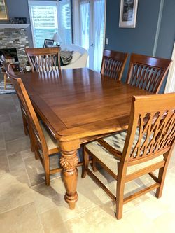 Tommy Bahama dining table and 6 chairs
